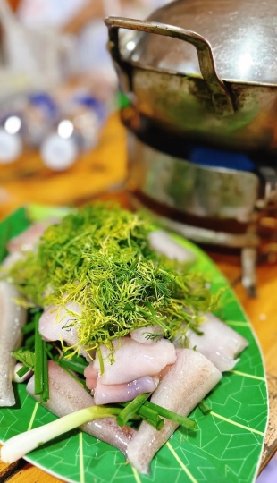 Lẩu cá khoai nấu ngót 