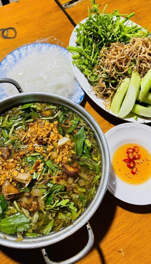 Lẩu Cá Đục Nấu Lá Me